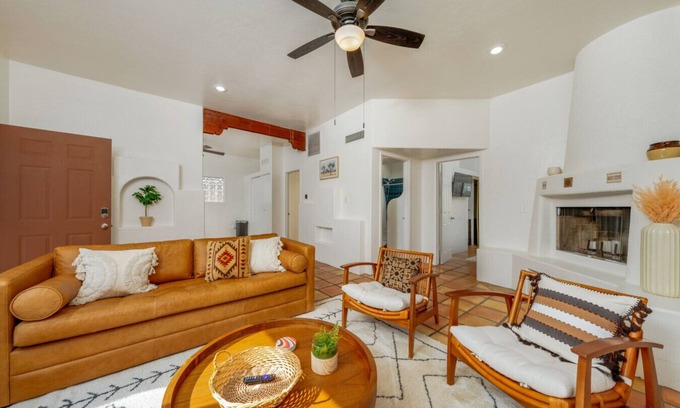 Tucson House | Central & Quiet/Near Alvernon Park/2 BR 1.5 BA