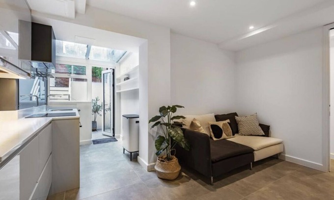 South Richmond Apartment | Central Richmond, Maisonette 3 bed, 2 bath & garden terrace