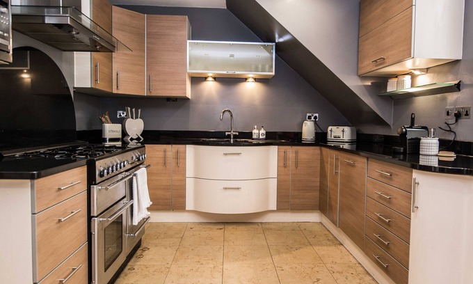 Southampton City Centre House | Central Southampton 5 Bedroom House Self Catering