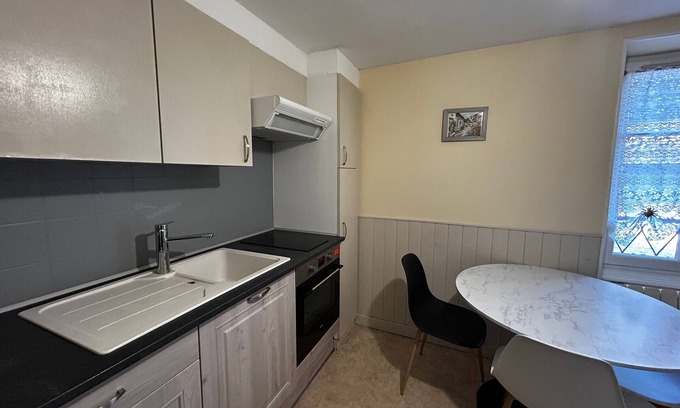 La Roche-Posay Apartment | Central T2 in La Roche-Posay, 4 ppl, WIFI, near Spa