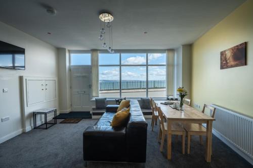 Tenby Apartment | Central Tenby North Beach Apartment with Parking