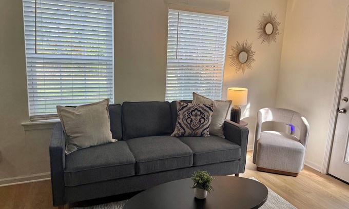 Flowood House | Central Townhome at Reservoir-Ideal for Couples or Business Travel, Pet Friendly