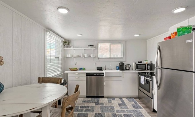 Provo House | CentralLocation, Walking Distance to Restaurants!
