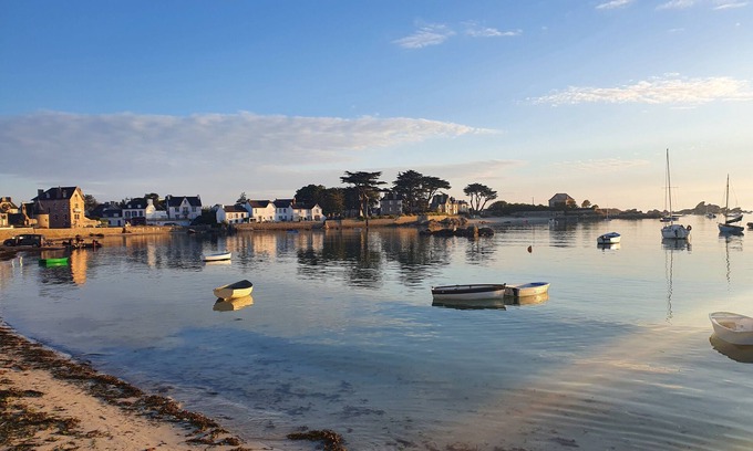 Brignogan-Plage House | Centrally located house near the beach