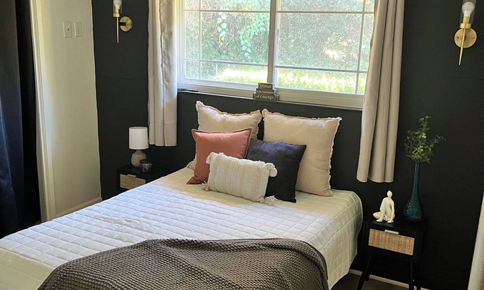 Parkside House | Centrally Located Upscale Home with Room for Rent - Great Hosts & Neighborhood