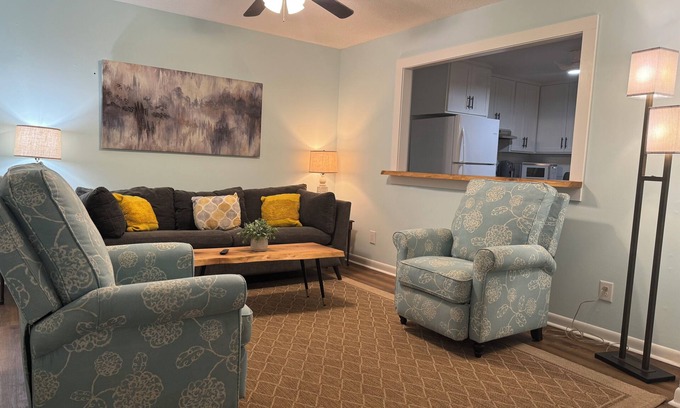 Mount Pleasant House | Centrally located Mt. Pleasant 3br 2ba home Fenced Pet Friendly 5m to IOP