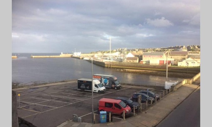 Wick Apartment | Centrally located 1 bed modern flat with harbour views