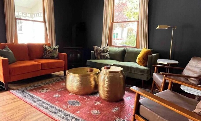 Nevada City Hotel | Centrally located 2 houses- Great for large groups!