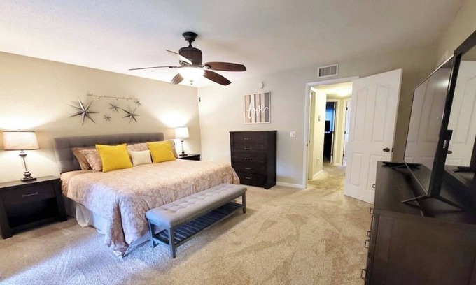 Gainesville House | Centrally Located 4 Bedroom Townhouse- Sleeps 10