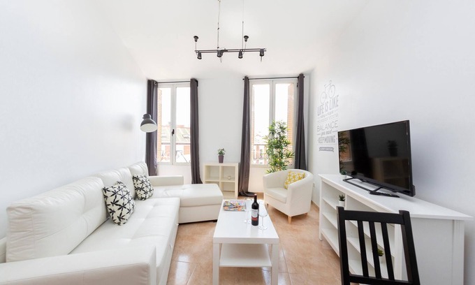 Centro Apartment | Centrally Located Apartment w/Kitchen, A/C, & WiFi - Steps to Dining & Shops