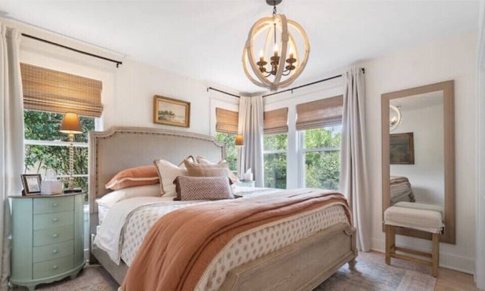 East Hill House | Centrally located Bungalow