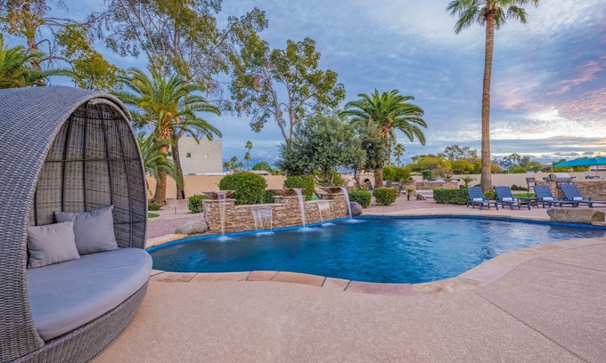 Raskin Estates House | Centrally located estate in Scottsdale with a heated pool, game room, and more!