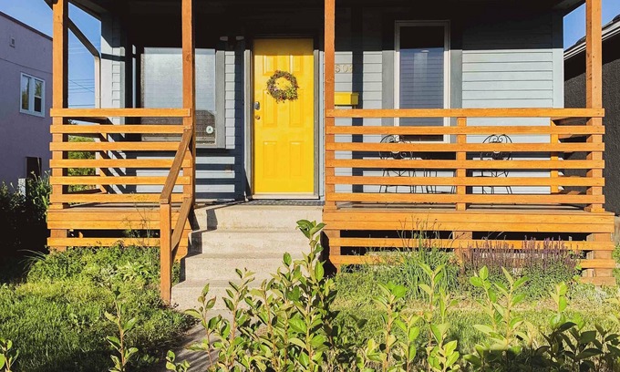 Inglewood House | Centrally Located Family Friendly Whole House. Pet Friendly!