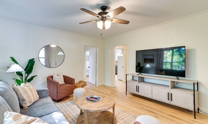 Oxford House | Centrally Located Home ~ Steps to Oxford Square!