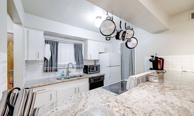 Tarrytown Condo | Centrally Located in Historic Tarrytown