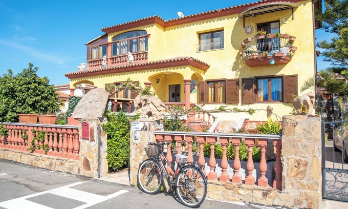 San Teodoro City Centre House | Centrally Located, Mediterranean Holiday Apartment with Garden and Terrace