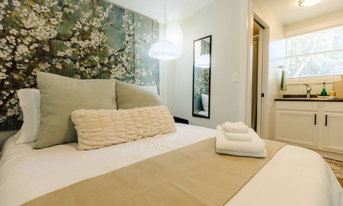 Memphis House | Centrally Located Memphis Tiny Home Queen Bed REAR