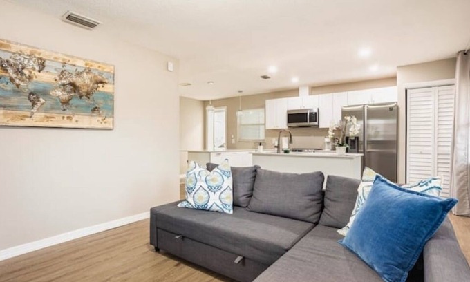 Carver City - Lincoln Gardens House | Centrally located Midtown 3 bedroom House