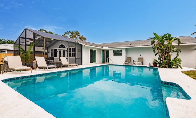 Palm River Estates House | Centrally Located/Sleeps 10/Heated Pool