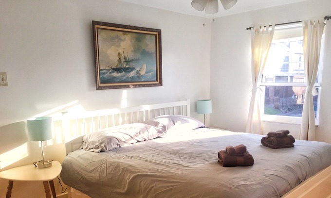 Squirrel Hill South House | Centrally located Sweet Townhouse with large backyard