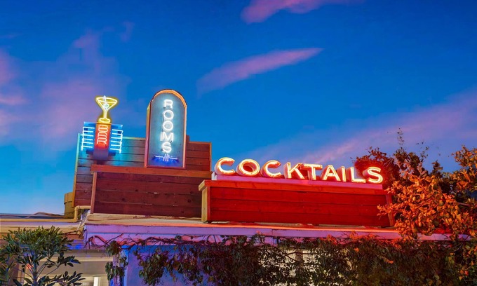 Tahquitz River Estates Hotel | Centrally Located - Desert Zen