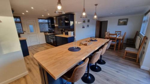 Heacham House | Certa Cito Exceptionally Large 4 Bedroom Bungalow and Garden Near The Beach