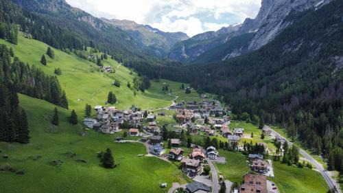 Penia Apartment | Cesa da Mont