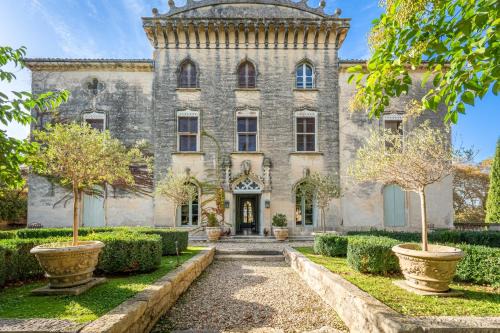 Junas Villa | Château de Cristin du XVIII, authentique et familial - ROSSIconciergerie