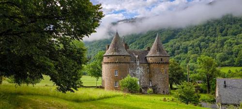 Anglards-de-Salers Bed & Breakfast | Château de Longevergne