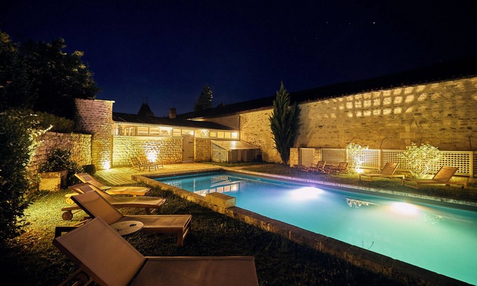 Magnac-sur-Touvre Bed & Breakfast | Château de Maumont