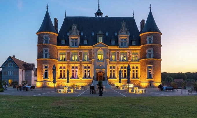 Boissey-le-Chatel Hotel | Château de Tilly