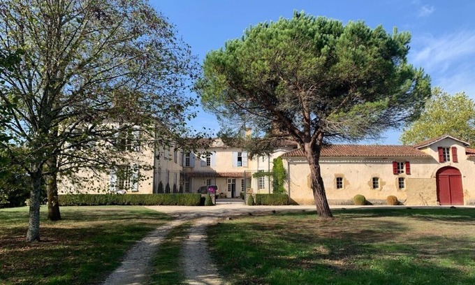 Seailles Other | Château Seailles - Natural Luxury: Confort champêtre et charme historique.