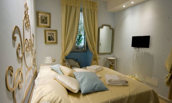 Rione Duomo House | Chèz Lumière in the historic center