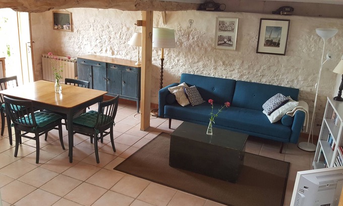 St-Georges-de-la-Riviere Cottage | Charming little house near the sea