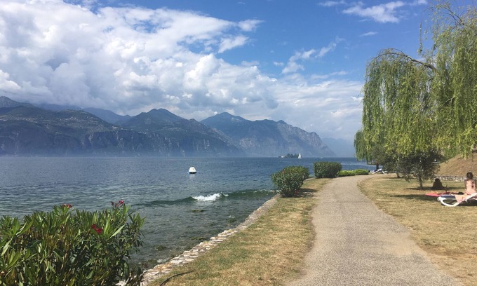 Porto House | Charming apartment with balcony and lake view in quiet area (private parking)