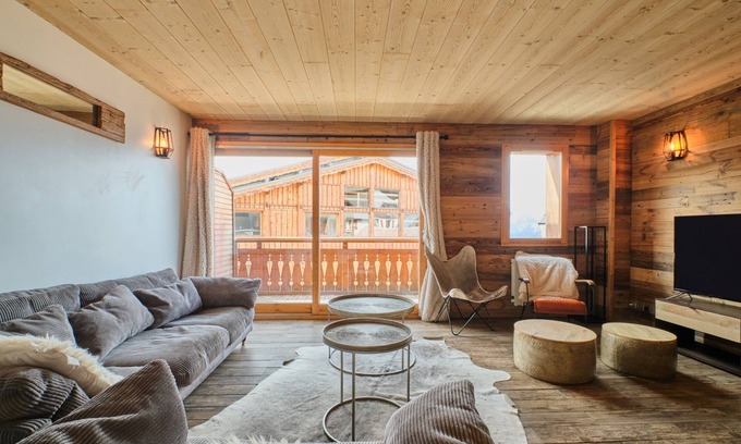 Viel-Alpe Ski Chalet | Chalet '2 Sur La Route Du Tour' with Balcony and Wi-Fi