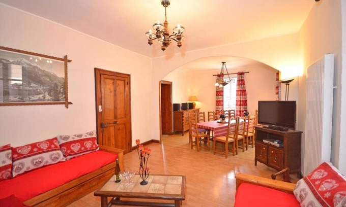 Les Brevieres Ski Chalet | Chalet, 250m from ski slopes, tv, ski locker, 250m², Tignes