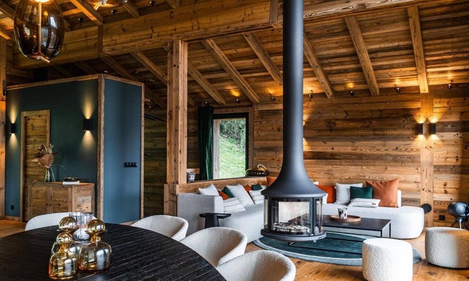 Montalbert Ski Chalet | Chalet, 300m from ski slopes, terrace, balcony, fireplace or stove, parking, tv, ski locker, 220m²
