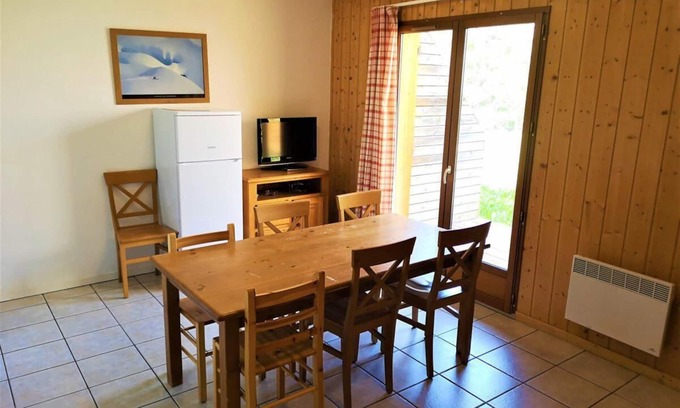 La Joue du Loup Ski Chalet | Chalet, 350m from ski slopes, view mountain, fitness, terrace, parking, tv, ski locker, 43m²