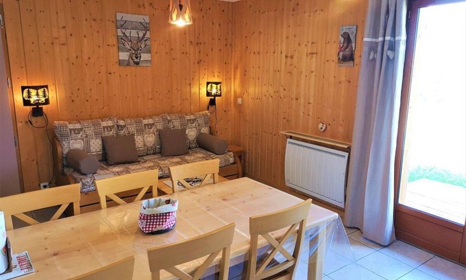 La Joue du Loup Ski Chalet | Chalet, 350m from ski slopes, view mountain, fitness, terrace, parking, tv, ski locker, 43m²