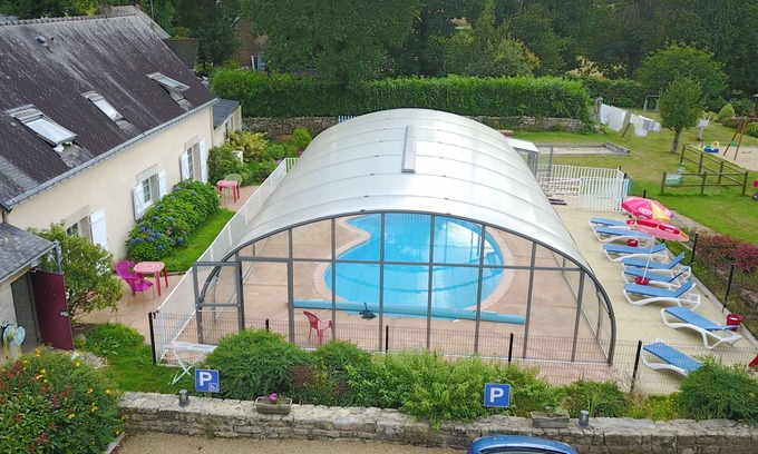 Kernascleden Ski Chalet | Chalet 4 Personnes Dans Camping Avec Piscine Couverte et Chauffée