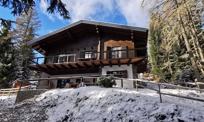 Albeck Apartment | Chalet Alpl: modern renovated apartment in the ski area with sauna, whirlpool & fireplace