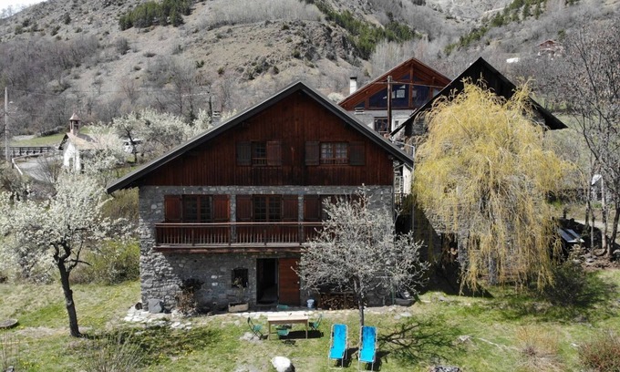 Briancon Ski Chalet | Chalet at the gateway to the Ecrins with extra mountain and garden views