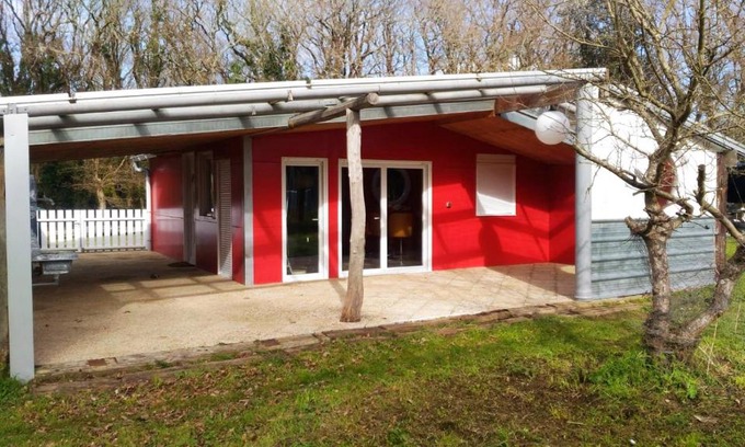 Saint-Nazaire Ski Chalet | Chalet au milieu des bois