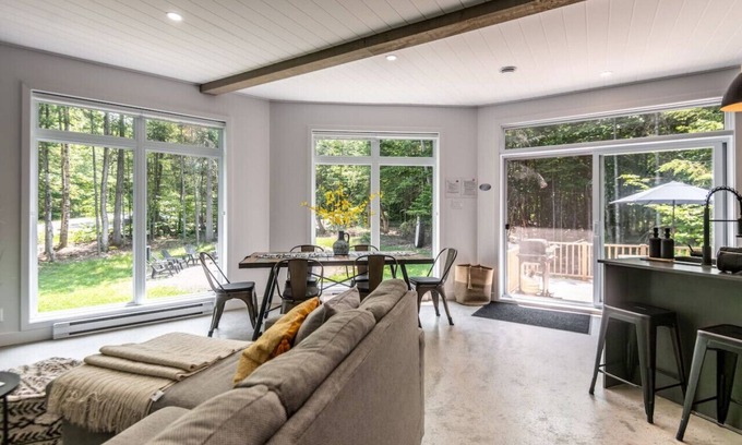 Chertsey Ski Chalet | Chalet AuCalm | Spa | Lake access