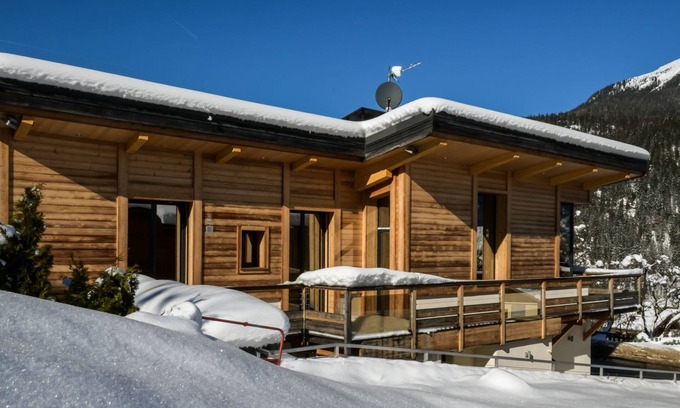 Les Houches Ski Chalet | Chalet Base Camp - Walking distance to ski lifts