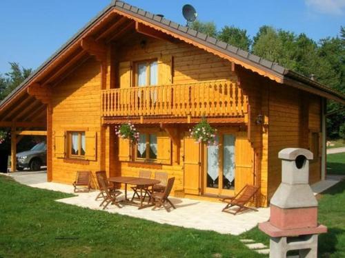 Saint-Nabord House | Chalet chaleureux avec sauna, terrain, terrasse et babyfoot à Saint-Nabord - FR-1-589-255