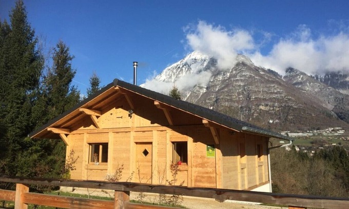 Taninges Ski Chalet | Chalet Côté Source in the mountains - 6 people