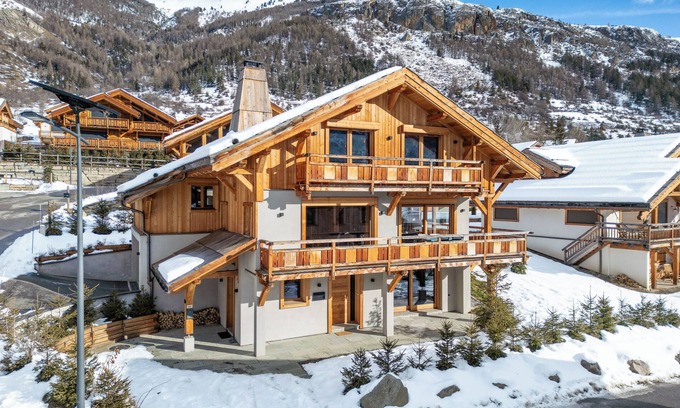 Monetier-les-Bains Ski Chalet | Chalet de Luxe Avec Piscine Face à la Montagne