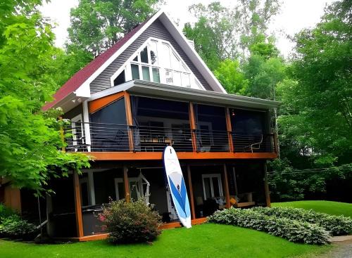 Mauricie House | Chalet de luxe Équinoxe - bord de l'eau avec Spa